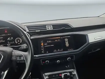 Photo 8 Audi Q3  35 TFSI 150ch Design S tronic 7