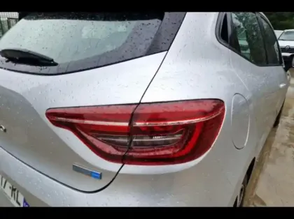 Photo 13 Renault Clio  1.6 E-Tech hybride 140ch Limited -21N