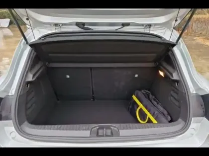 Photo 11 Renault Clio  1.6 E-Tech hybride 140ch Limited -21N