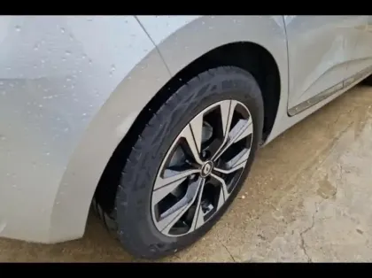 Photo 12 Renault Clio  1.6 E-Tech hybride 140ch Limited -21N