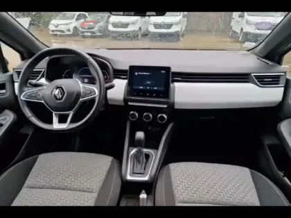 Photo 8 Renault Clio  1.6 E-Tech hybride 140ch Limited -21N