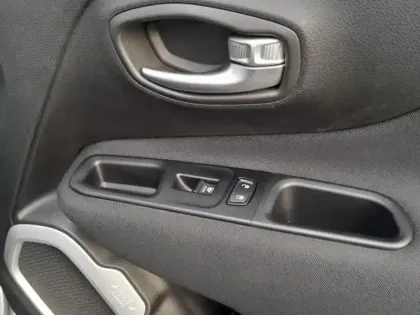 Photo 9 Jeep Renegade  1.0 GSE T3 120ch Quicksilver Winter Edition MY20