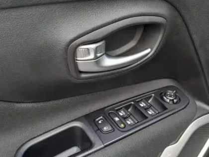 Photo 12 Jeep Renegade  1.0 GSE T3 120ch Quicksilver Winter Edition MY20