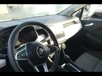 Photo 8 Renault Clio  1.6 E-Tech hybride 145ch Evolution