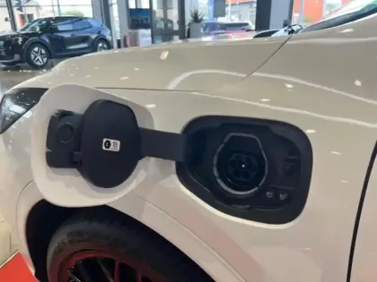 Photo 7 Ford Kuga  2.5 Duratec 243ch Hybride Rechargeable ST-Line X Powershift