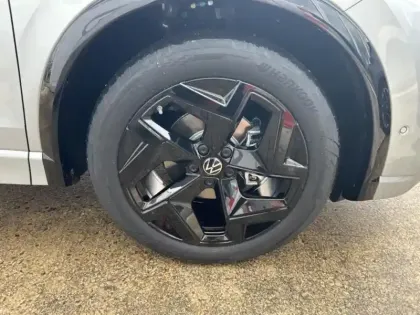 Photo 9 Volkswagen Tiguan  1.5 eTSI 150ch R-Line Exclusive DSG7