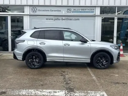 Photo 6 Volkswagen Tiguan  1.5 eTSI 150ch R-Line Exclusive DSG7