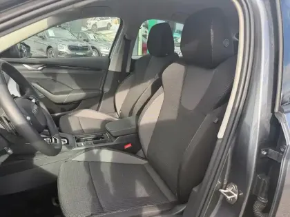 Photo 19 Skoda Octavia  1.5 TSI Hybrid 150 ch ACT DSG7