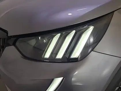 Photo 15 Peugeot 2008  PureTech 130 S&S EAT8