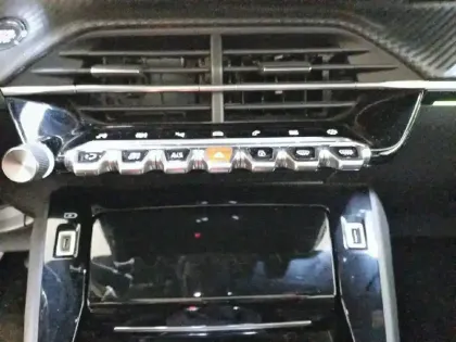 Photo 27 Peugeot 208  PureTech 100 S&S BVM6