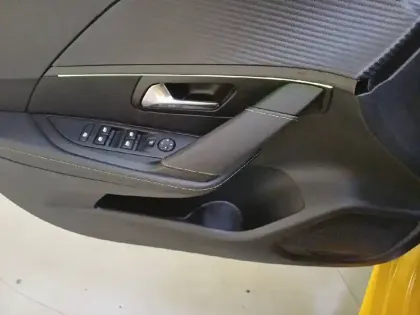 Photo 26 Peugeot 208  PureTech 100 S&S BVM6