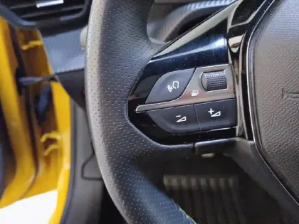 Photo 24 Peugeot 208  PureTech 100 S&S BVM6