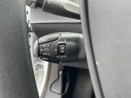 Photo 16 Peugeot 208  PureTech 75 S&S BVM5