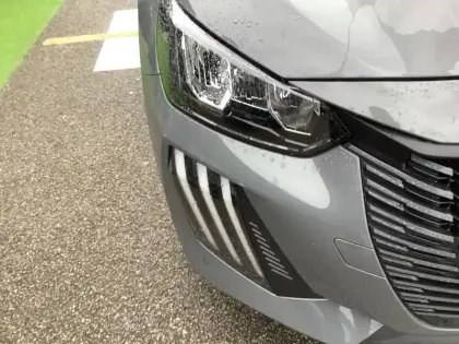 Photo 15 Peugeot 208  Electrique 54 kWh 156ch