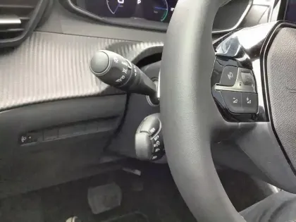 Photo 17 Peugeot 208  Hybrid 110 e-DCS6