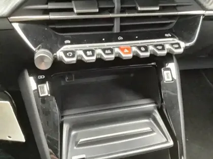 Photo 20 Peugeot 208  Hybrid 110 e-DCS6