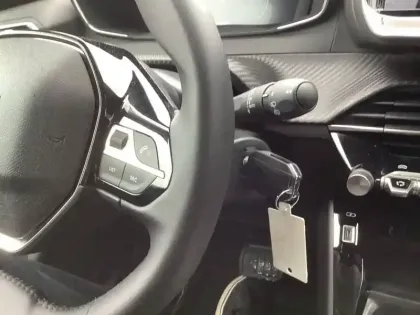 Photo 14 Peugeot 208  Hybrid 110 e-DCS6