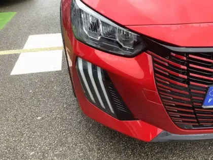 Photo 15 Peugeot 208  Hybrid 110 e-DCS6