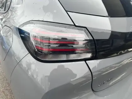 Photo 16 Peugeot 208  Hybrid 110 e-DCS6