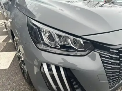 Photo 15 Peugeot 208  Hybrid 110 e-DCS6