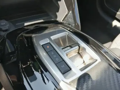 Photo 13 Peugeot 208  Hybrid 110 ch e-DCS6