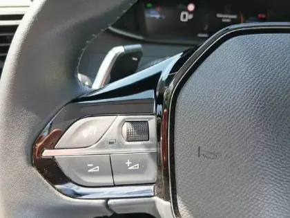 Photo 18 Peugeot 208  Hybrid 110 ch e-DCS6