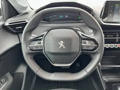 Photo 8 Peugeot 208  Electrique 50 kWh 136ch