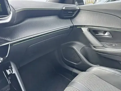 Photo 14 Peugeot 2008  PureTech 130 S&S EAT8