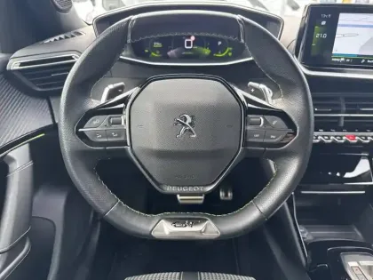 Photo 8 Peugeot 2008  PureTech 130 S&S EAT8