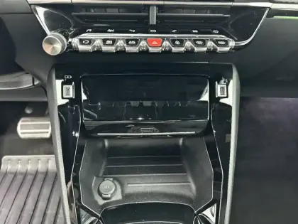 Photo 50 Peugeot 2008  PureTech 130 S&S EAT8