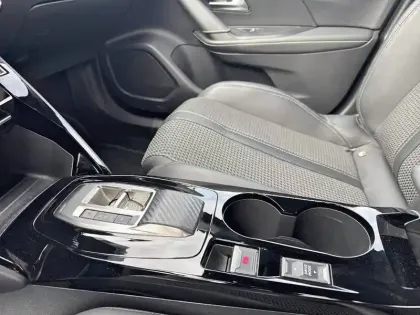 Photo 13 Peugeot 2008  PureTech 130 S&S EAT8