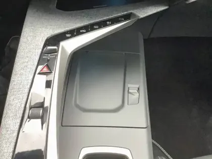 Photo 23 Peugeot 3008  Electrique 210 ch 73 kWh