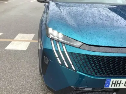 Photo 15 Peugeot 3008  Electrique 210 ch 73 kWh