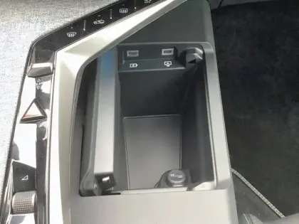 Photo 24 Peugeot 3008  Electrique 210 ch 73 kWh