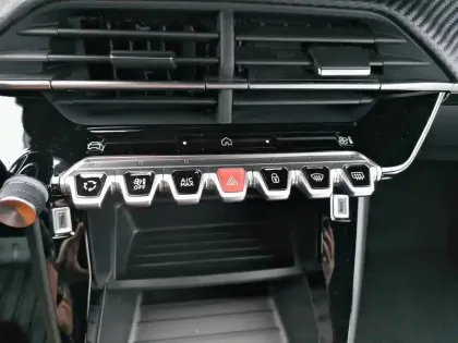 Photo 23 Peugeot 2008  PureTech 100 S&S BVM6