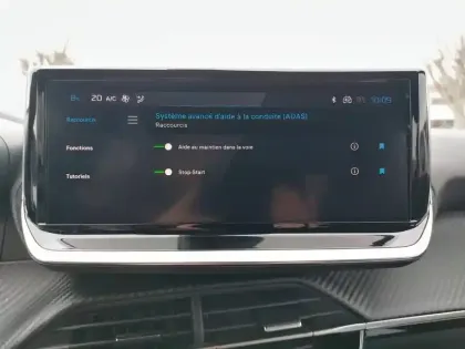 Photo 27 Peugeot 2008  PureTech 100 S&S BVM6