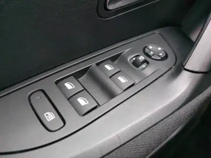 Photo 21 Peugeot 2008  PureTech 100 S&S BVM6