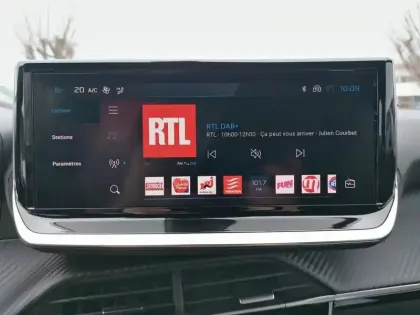 Photo 28 Peugeot 2008  PureTech 100 S&S BVM6