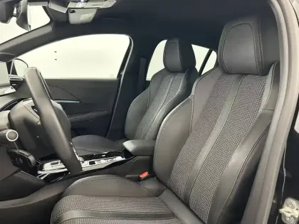 Photo 8 Peugeot 208  Electrique 50 kWh 136ch