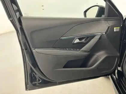 Photo 10 Peugeot 208  Electrique 50 kWh 136ch