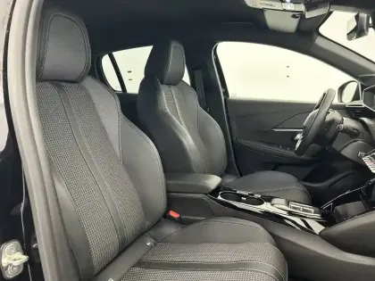 Photo 13 Peugeot 208  Electrique 50 kWh 136ch