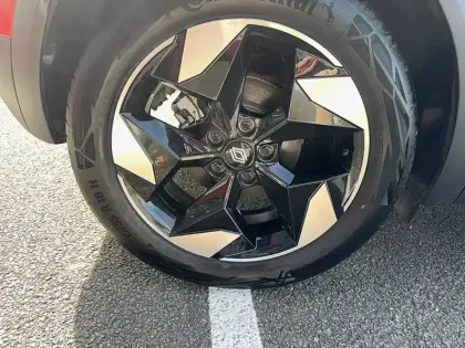 Photo 18 Renault Captur  E-Tech full hybrid 145 ch