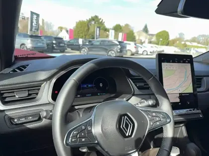 Photo 7 Renault Captur  E-Tech full hybrid 145 ch