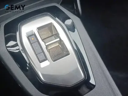 Photo 24 Peugeot 208  PureTech 100 S&S EAT8