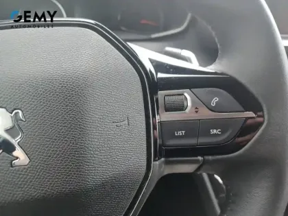 Photo 16 Peugeot 208  PureTech 100 S&S EAT8