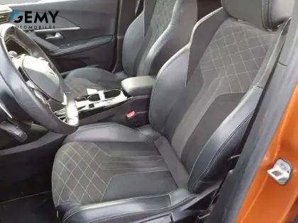 Photo 8 Peugeot 2008  PureTech 130 S&S EAT8