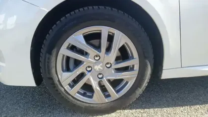 Photo 11 Peugeot 208  PureTech 100 S&S BVM6