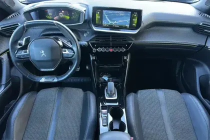 Photo 11 Peugeot 2008  PureTech 155 S&S EAT8