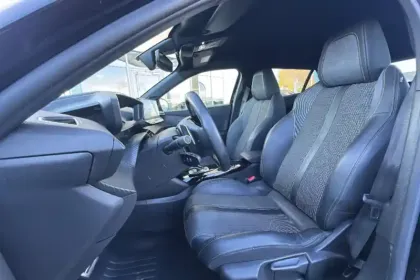 Photo 8 Peugeot 2008  PureTech 155 S&S EAT8