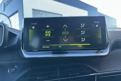 Photo 16 Peugeot 2008  PureTech 155 S&S EAT8